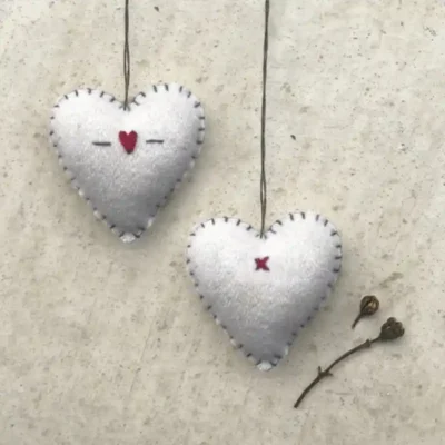Small Embroidered Heart - Cream / Hearts & Crosses